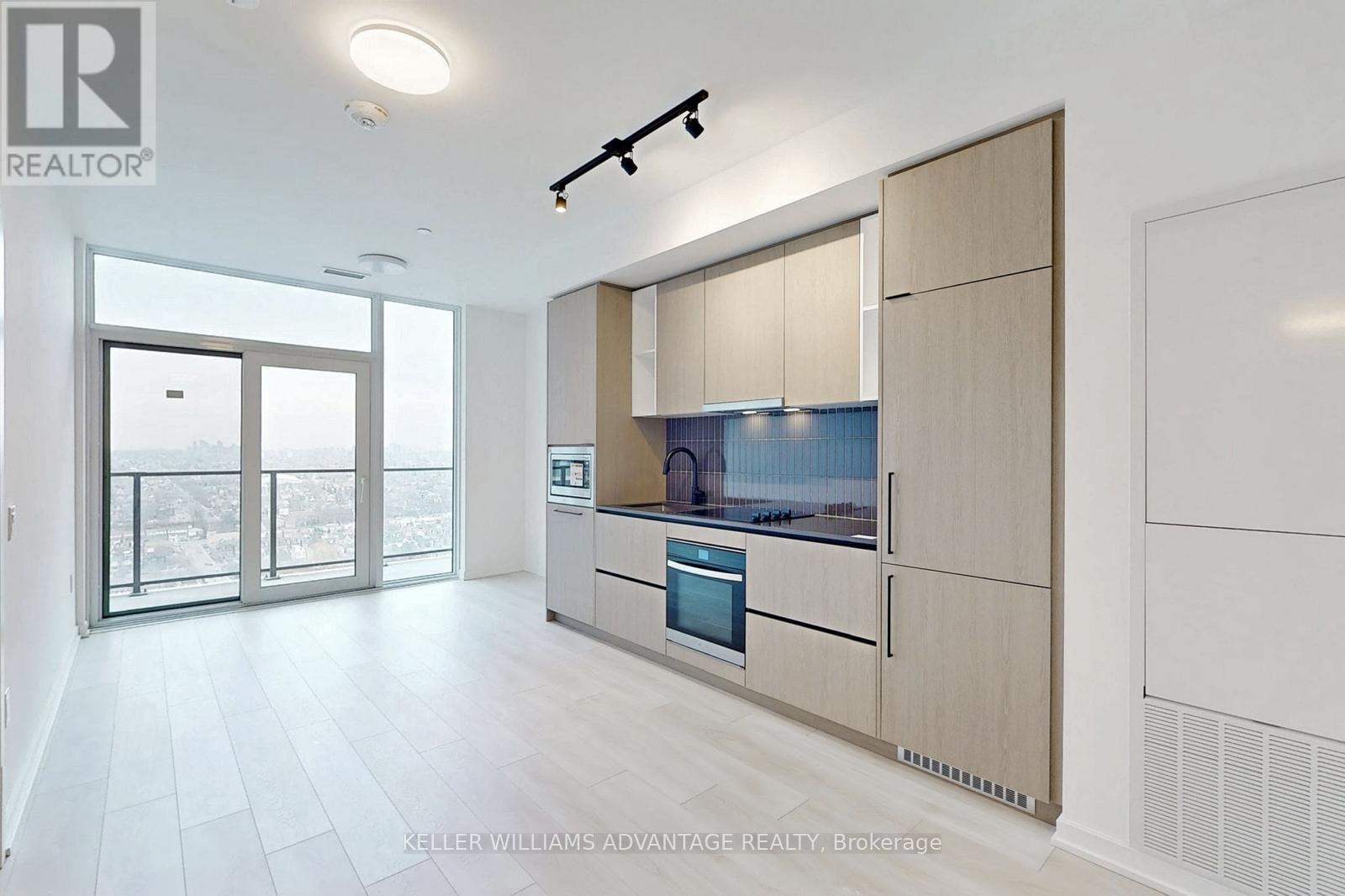 2407 - 10 Graphophone Grove, Toronto, ON - Indoor Photo Showing Kitchen