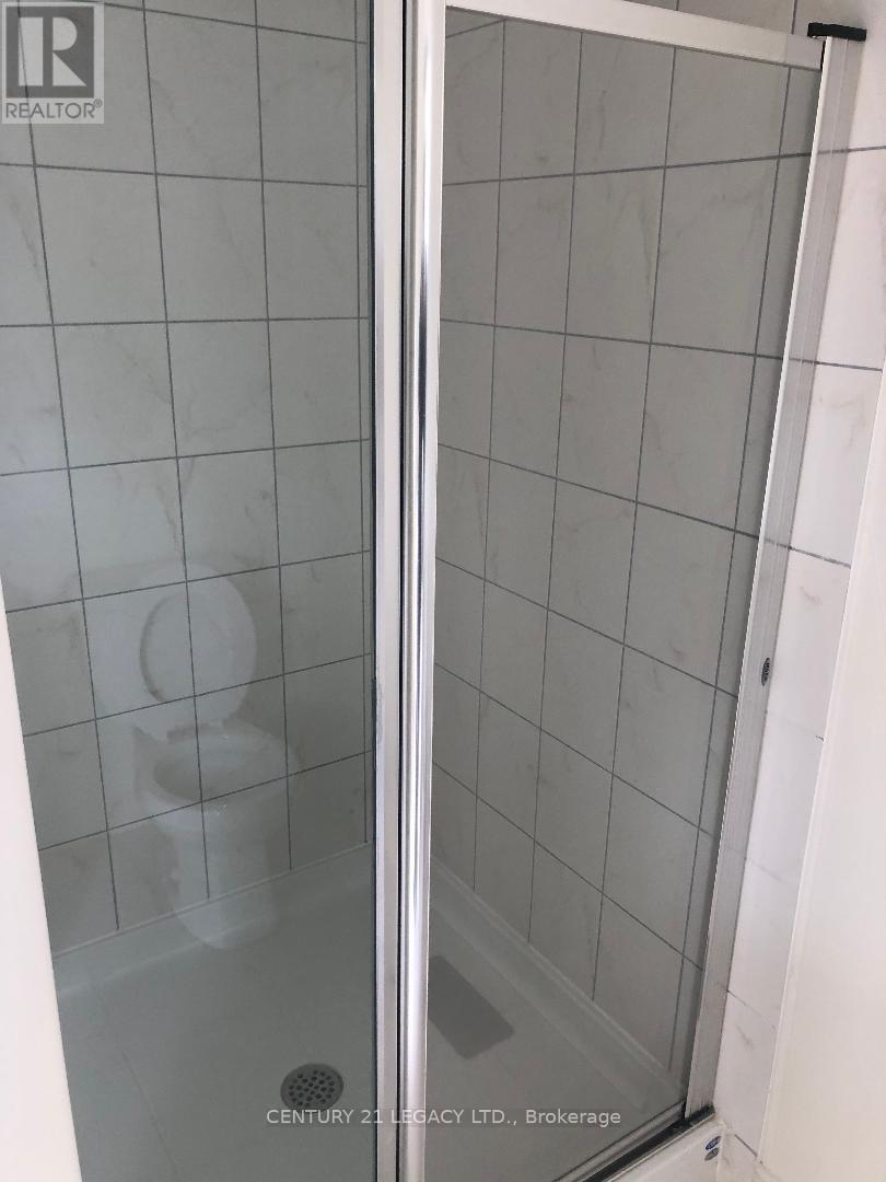 18 Ladysmith Street, Brampton, ON - Indoor Photo Showing Bathroom