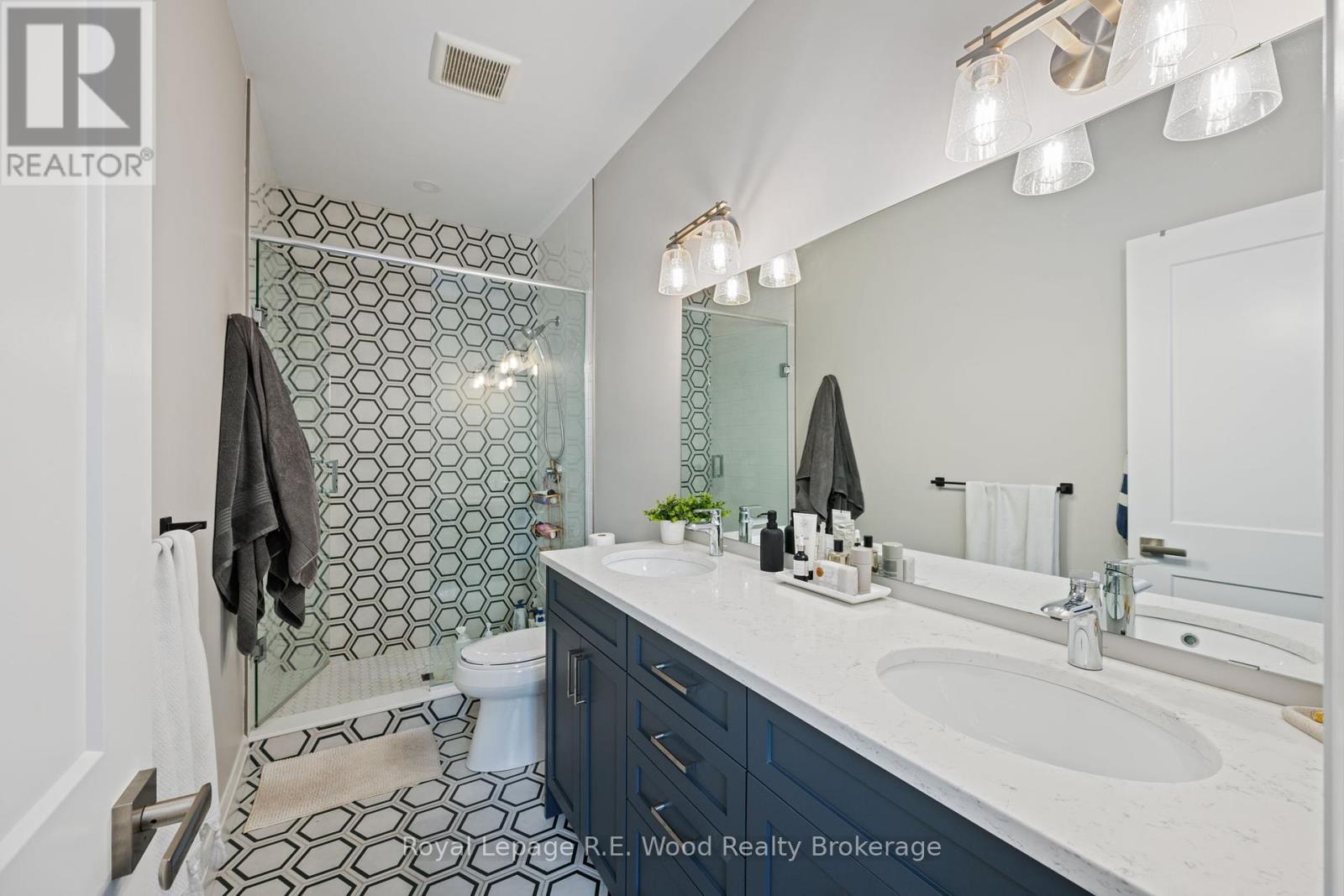 32 - 63 Compass Trail, Central Elgin, ON - Indoor Photo Showing Bathroom