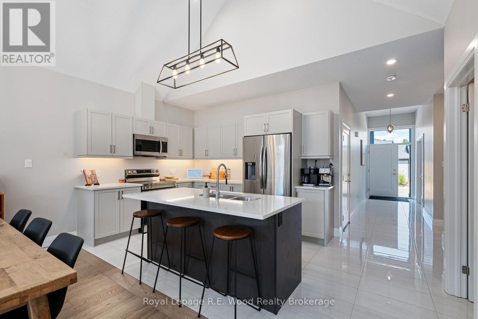 32 - 63 Compass Trail, Central Elgin, ON - Indoor Photo Showing Kitchen With Double Sink With Upgraded Kitchen