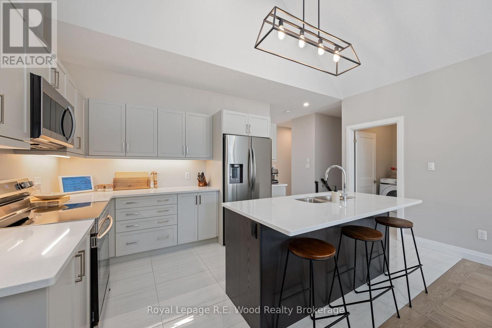 32 - 63 Compass Trail, Central Elgin, ON - Indoor Photo Showing Kitchen With Double Sink With Upgraded Kitchen