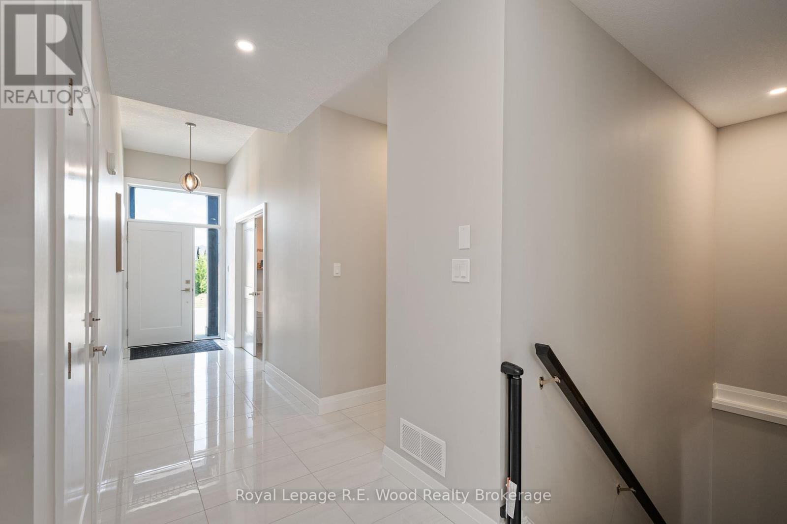 32 - 63 Compass Trail, Central Elgin, ON - Indoor Photo Showing Other Room