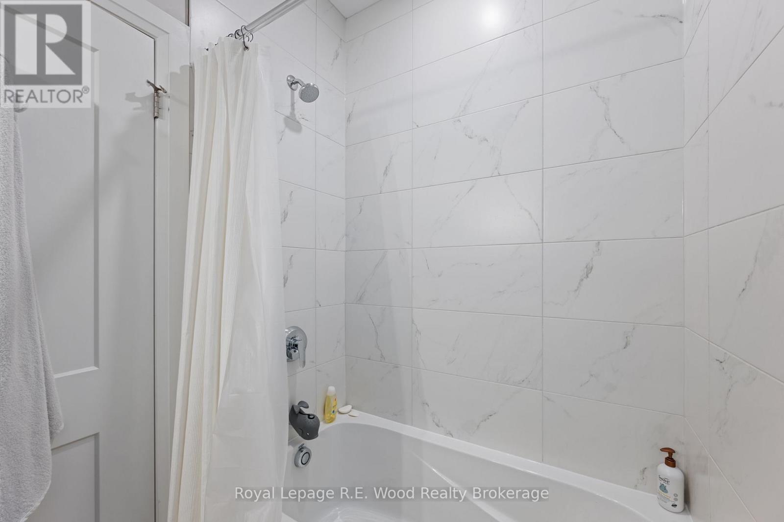 32 - 63 Compass Trail, Central Elgin, ON - Indoor Photo Showing Bathroom