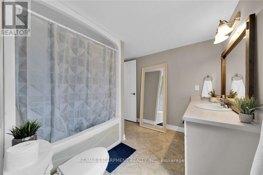 1896 River Road, Haldimand, ON - Indoor Photo Showing Bathroom