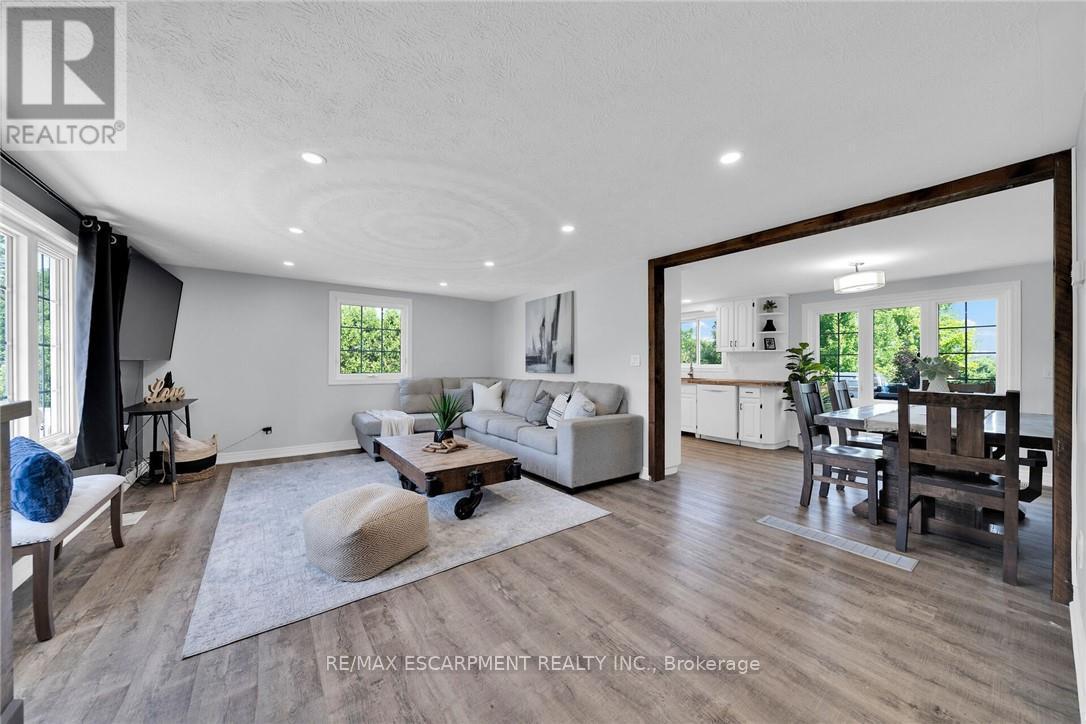 1896 River Road, Haldimand, ON - Indoor Photo Showing Living Room