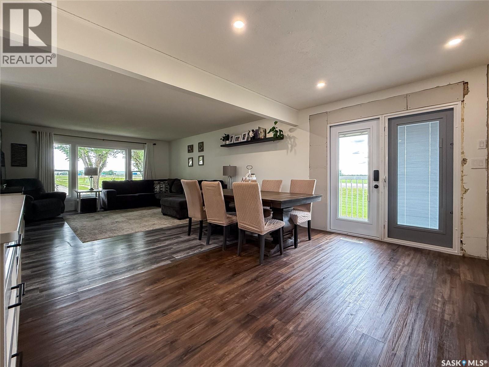 102 Claustre Avenue, Maple Creek, SK - Indoor