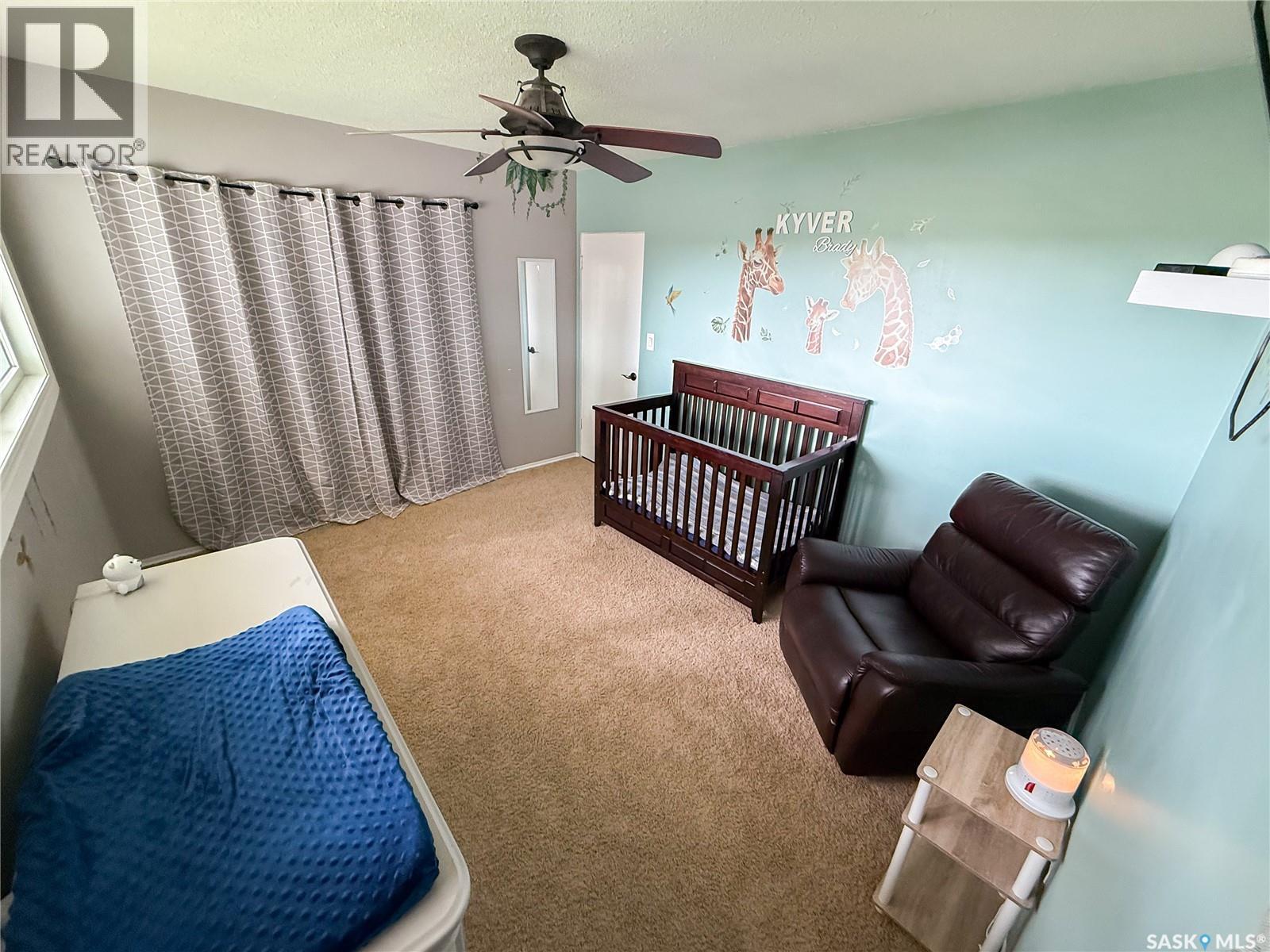 102 Claustre Avenue, Maple Creek, SK - Indoor Photo Showing Bedroom