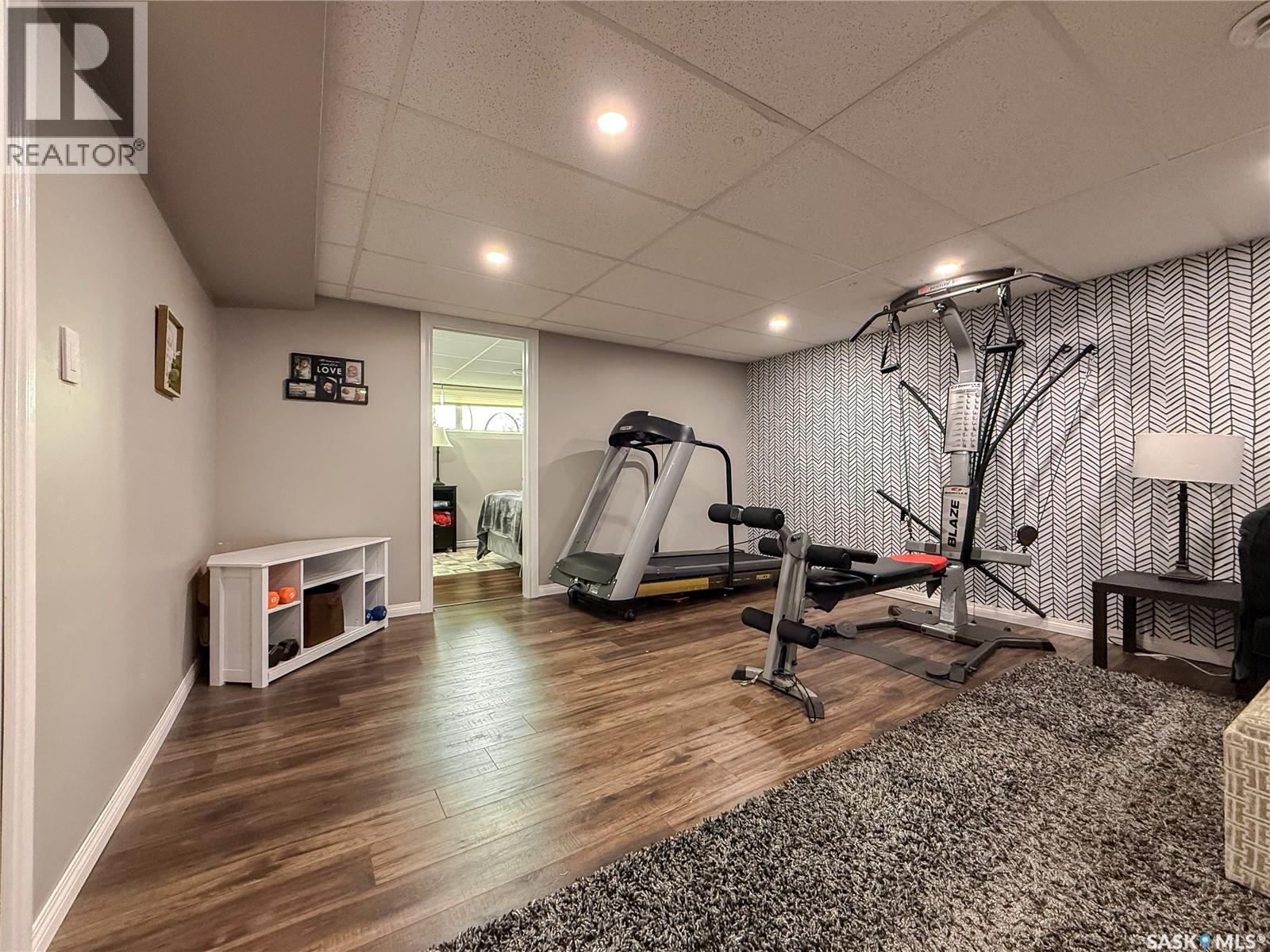 102 Claustre Avenue, Maple Creek, SK - Indoor Photo Showing Gym Room