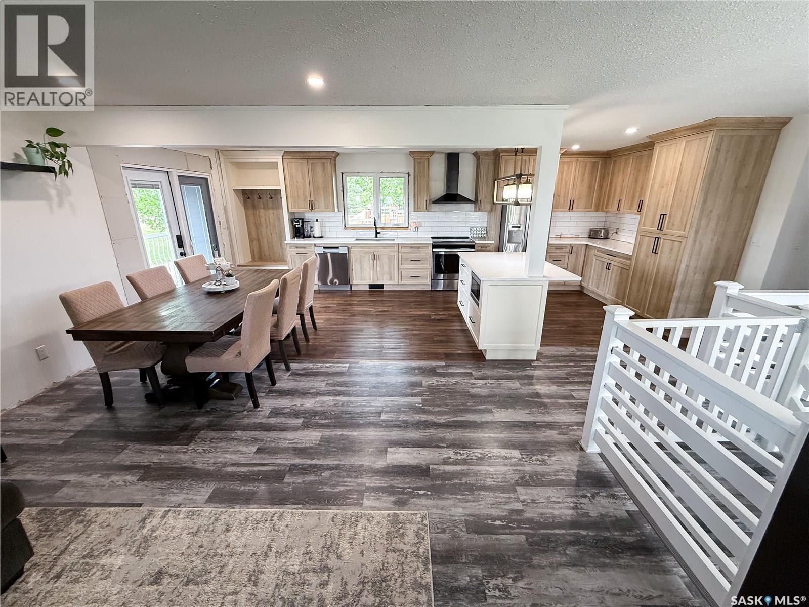 102 Claustre Avenue, Maple Creek, SK - Indoor Photo Showing Dining Room