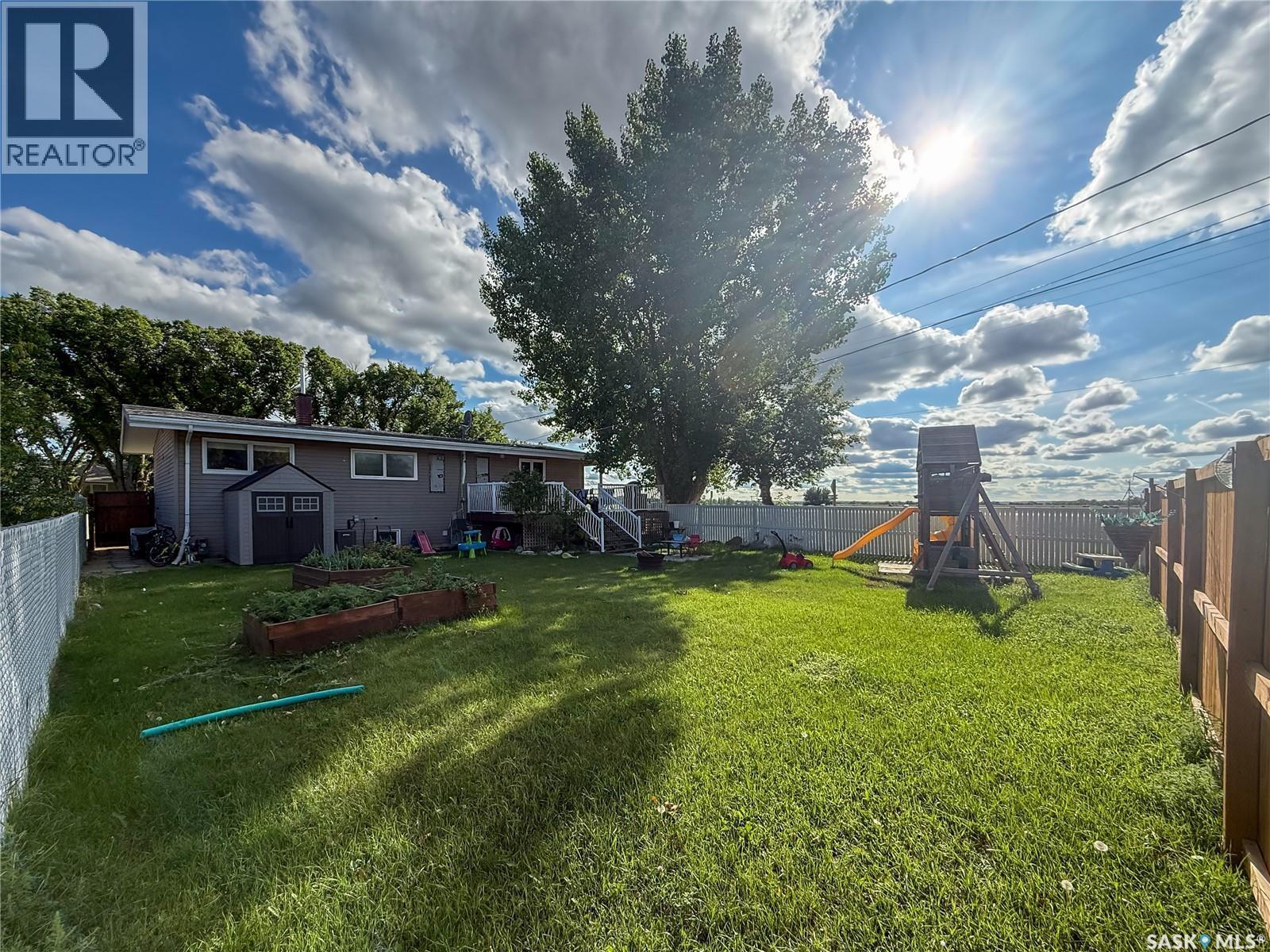 102 Claustre Avenue, Maple Creek, SK - Outdoor