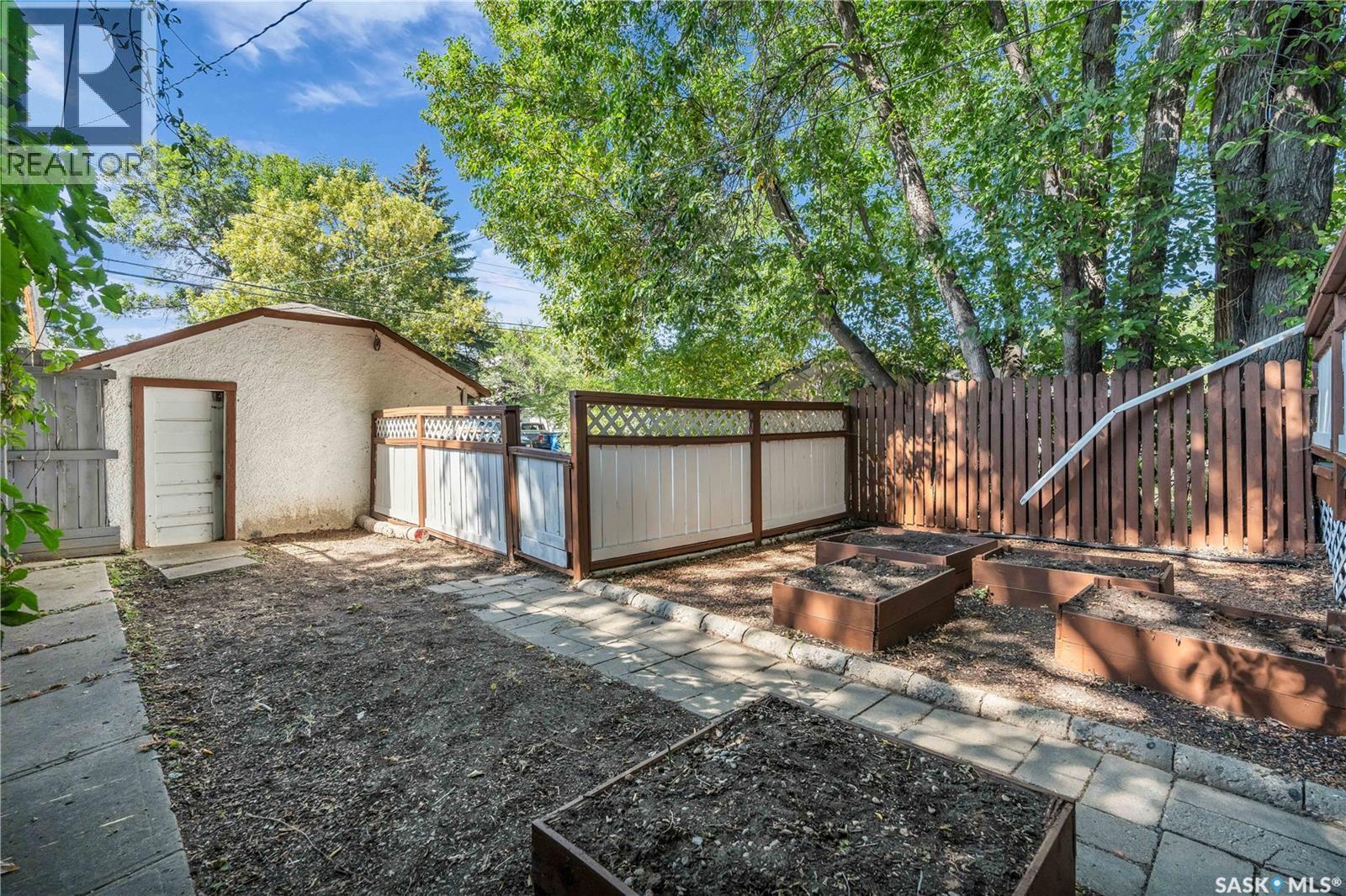 2056 Princess Street, Regina, SK - Outdoor