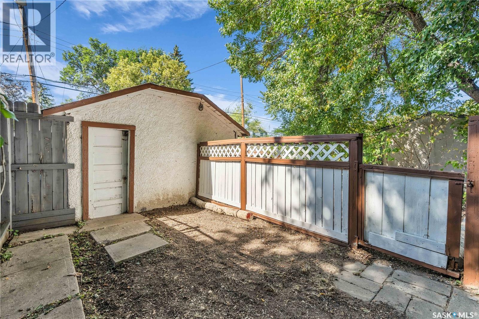 2056 Princess Street, Regina, SK - Outdoor