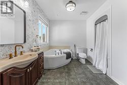 4pc Bathroom w/ Jet Tub -