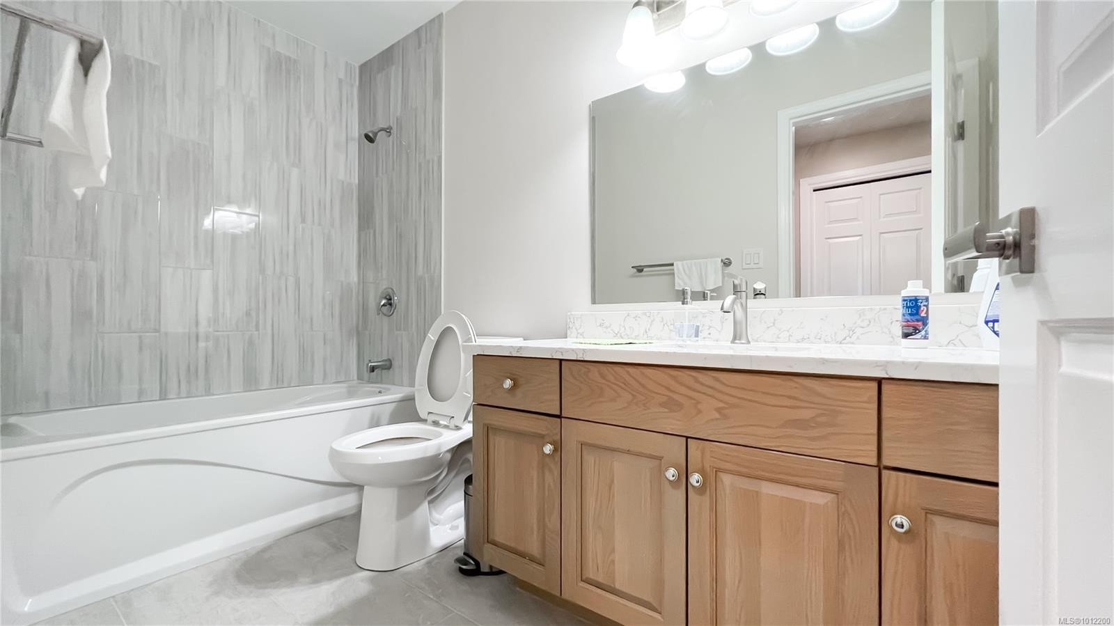 1016 Adeline Pl, Saanich, BC