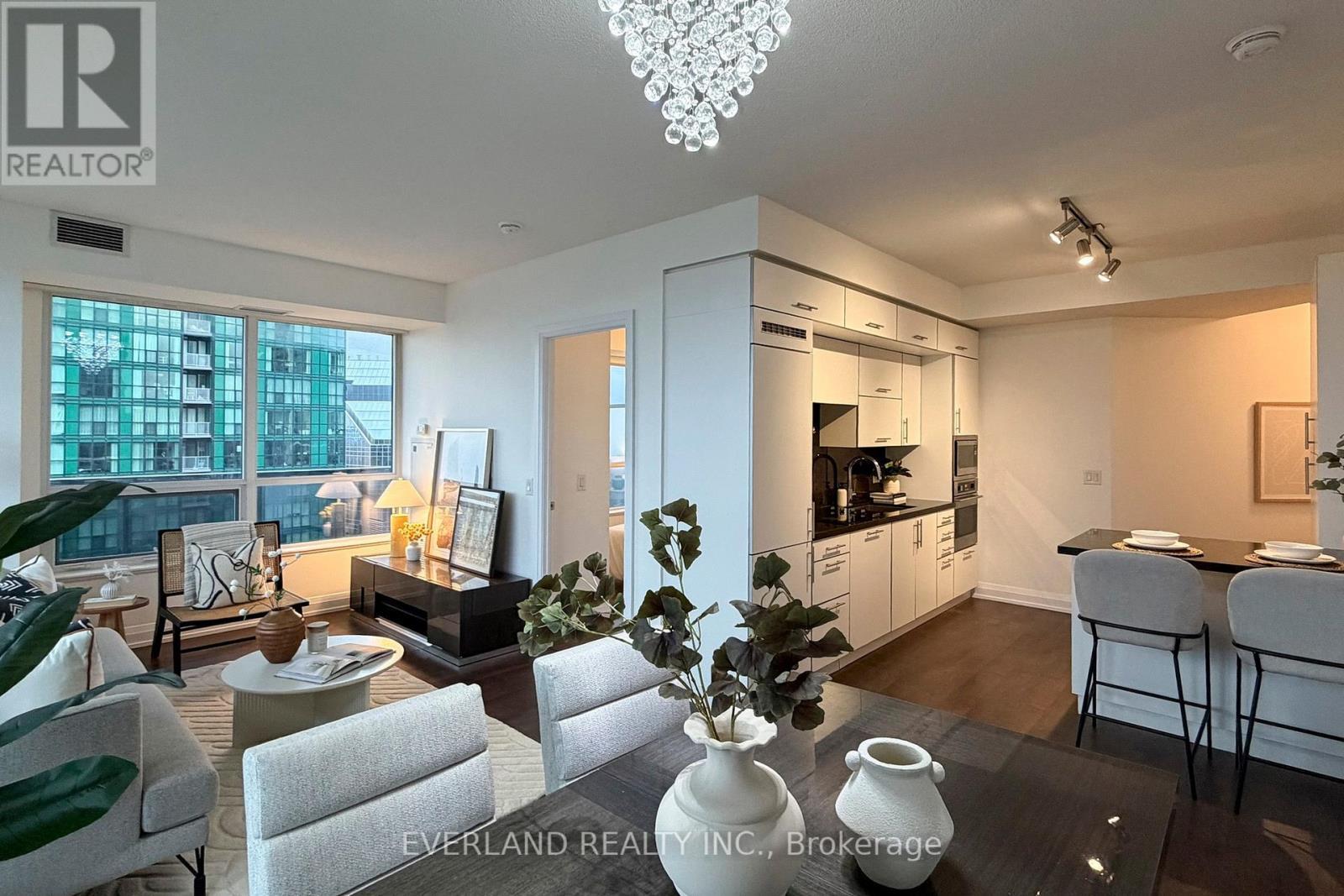 2710 - 2 Anndale Drive, Toronto, ON - Indoor Photo Showing Living Room