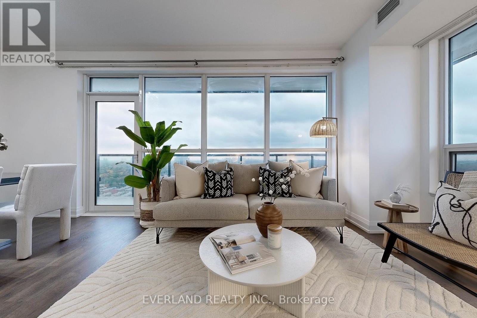 2710 - 2 Anndale Drive, Toronto, ON - Indoor Photo Showing Living Room