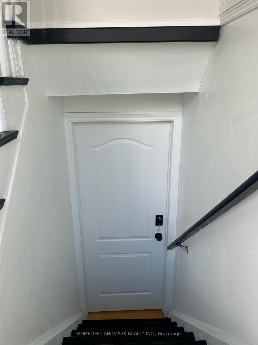 2749 Truscott Drive, Mississauga, ON - Indoor Photo Showing Other Room