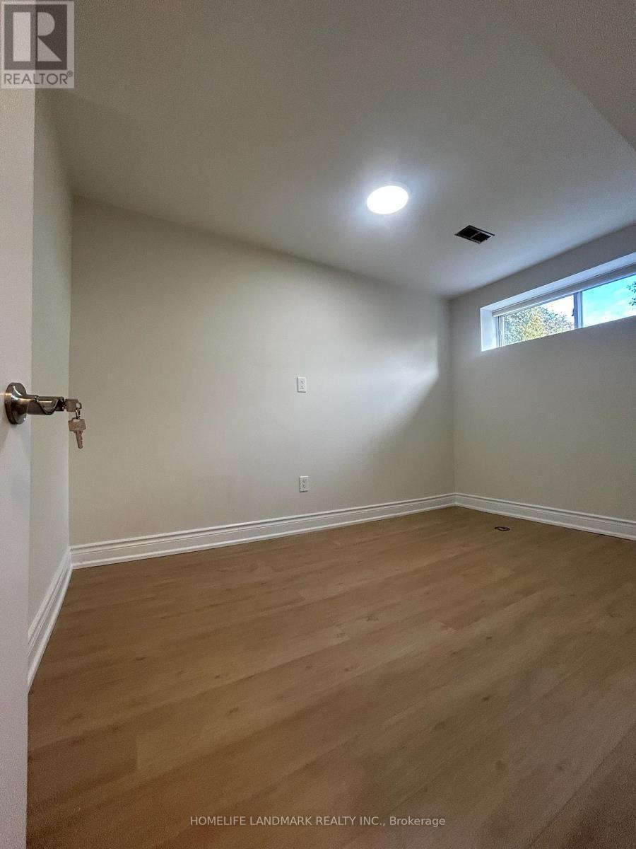 2749 Truscott Drive, Mississauga, ON - Indoor Photo Showing Other Room