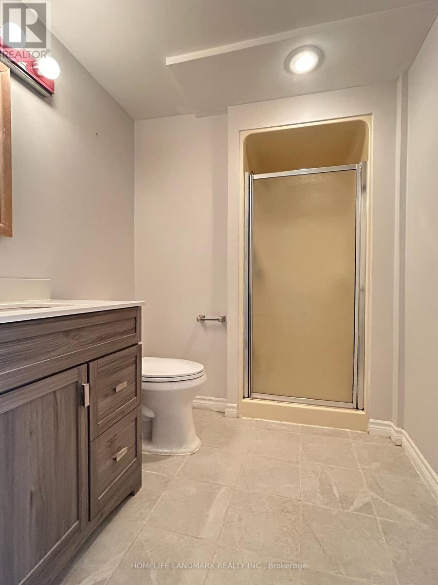 2749 Truscott Drive, Mississauga, ON - Indoor Photo Showing Bathroom