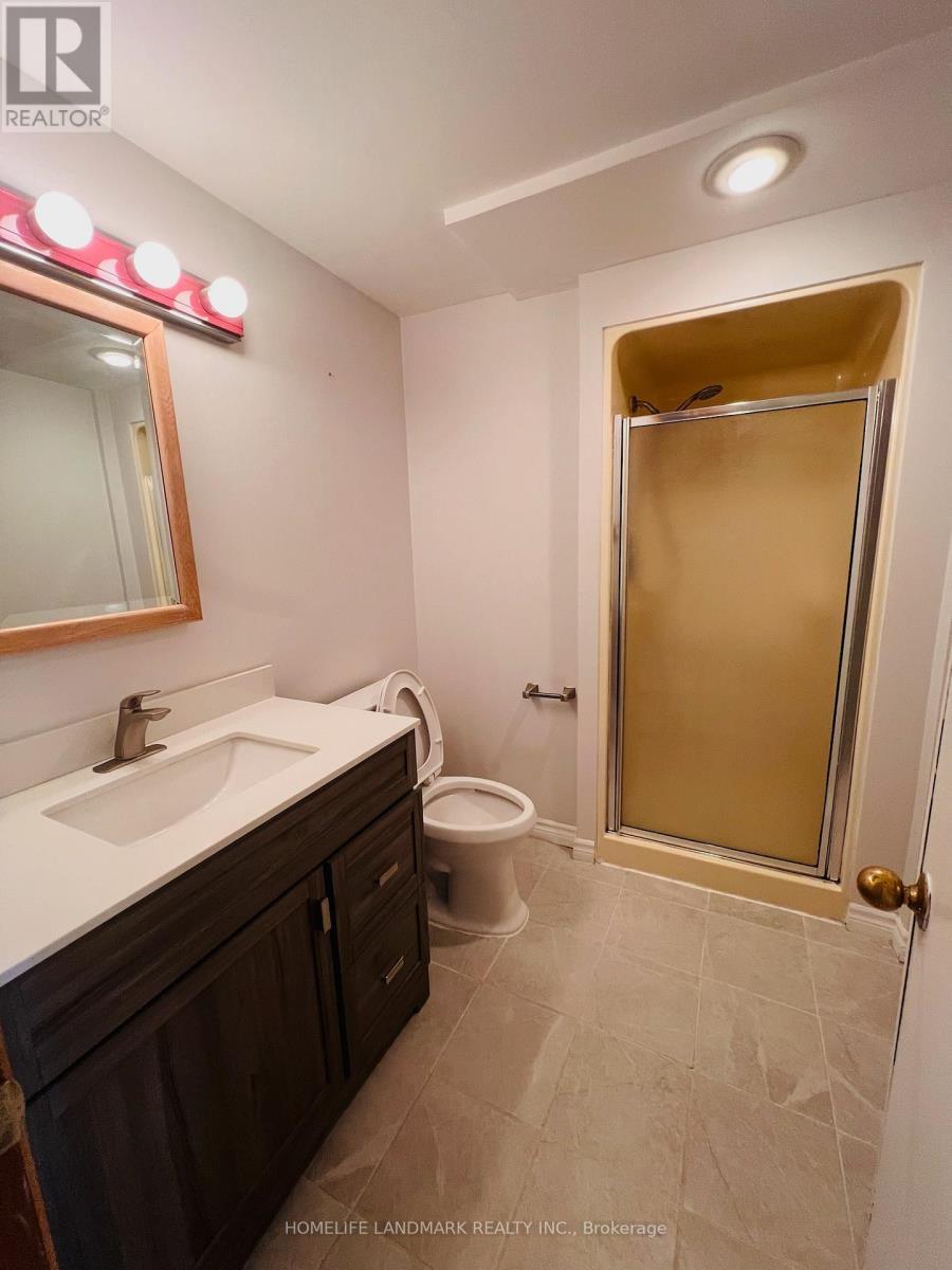 2749 Truscott Drive, Mississauga, ON - Indoor Photo Showing Bathroom