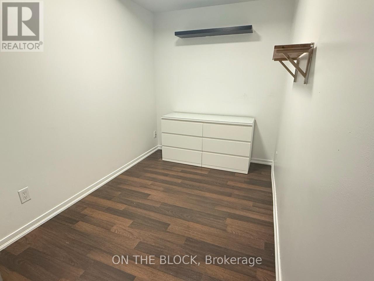 Den - 302 - 38 Joe Shuster Way, Toronto, ON - Indoor Photo Showing Other Room