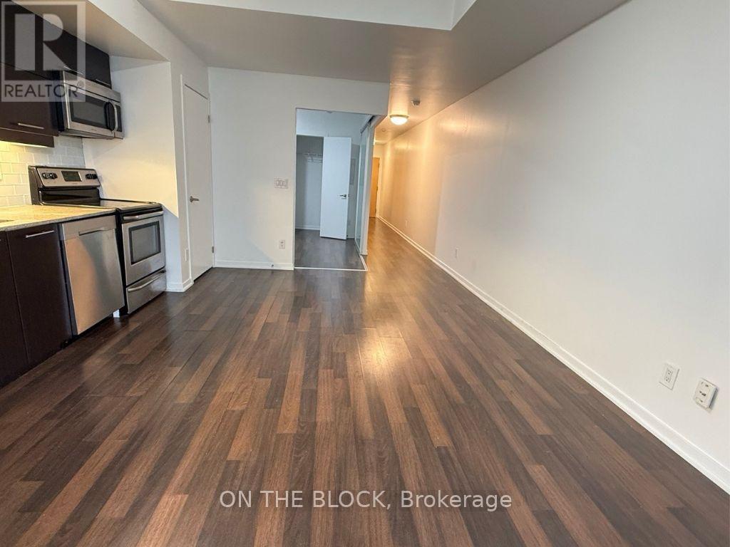 302 - 38 Joe Shuster Way, Toronto, ON - Indoor Photo Showing Kitchen