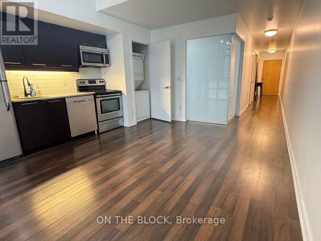 302 - 38 Joe Shuster Way, Toronto, ON - Indoor Photo Showing Kitchen