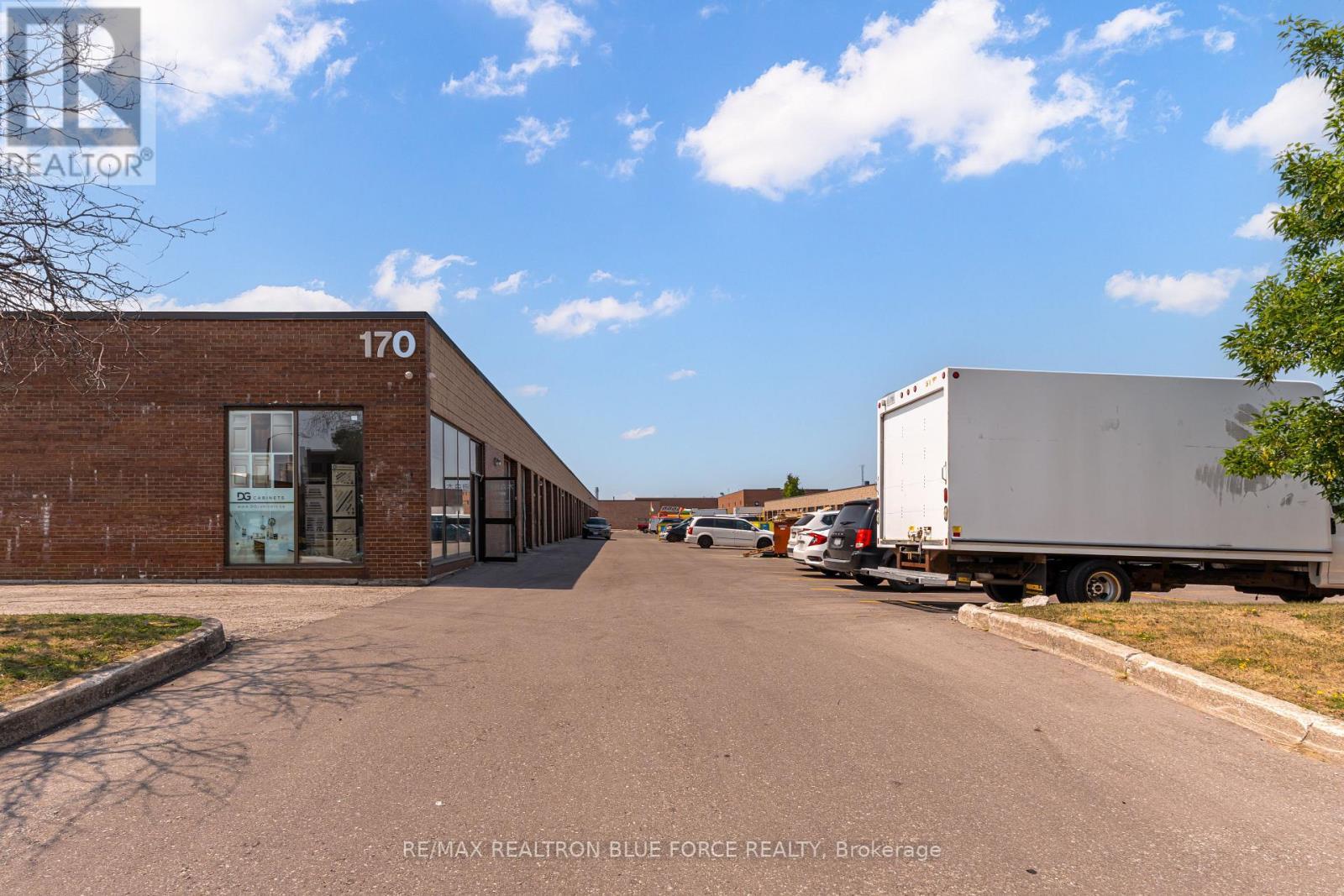 8 - 170 Finchdene Square, Toronto, ON