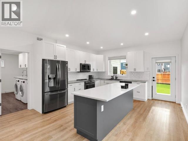 212 Neecheah Street, Whitehorse, YT - Indoor Photo Showing Kitchen With Upgraded Kitchen