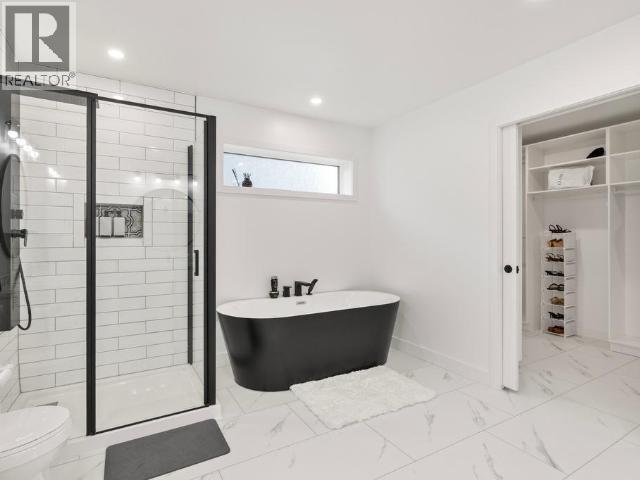 212 Neecheah Street, Whitehorse, YT - Indoor Photo Showing Bathroom