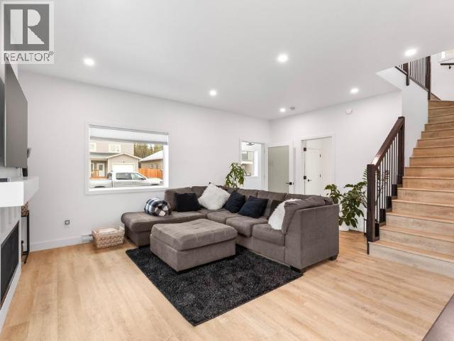 212 Neecheah Street, Whitehorse, YT - Indoor Photo Showing Living Room