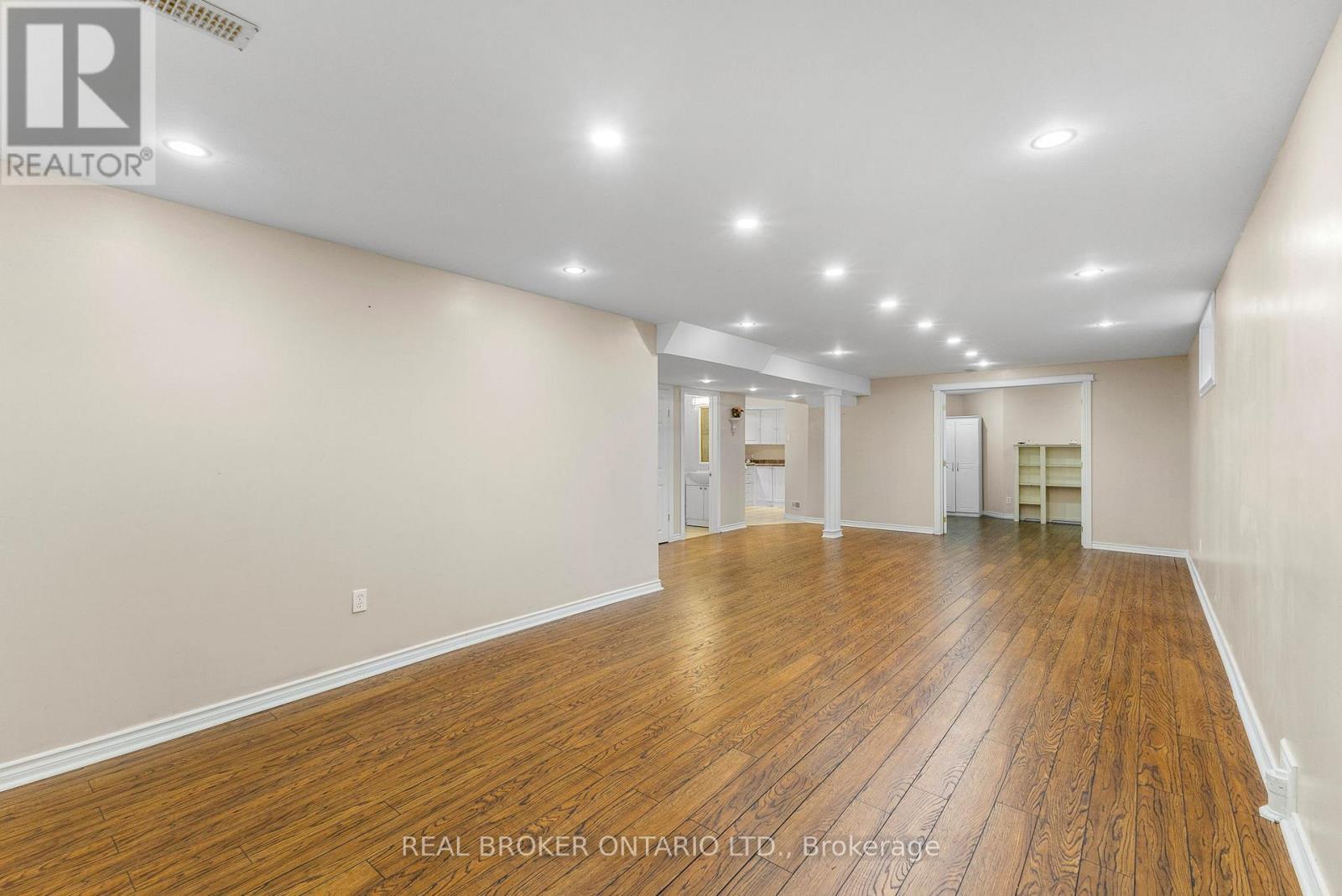 Large rec room - 2014 Jasper Avenue, Ottawa, ON - Indoor Photo Showing Other Room