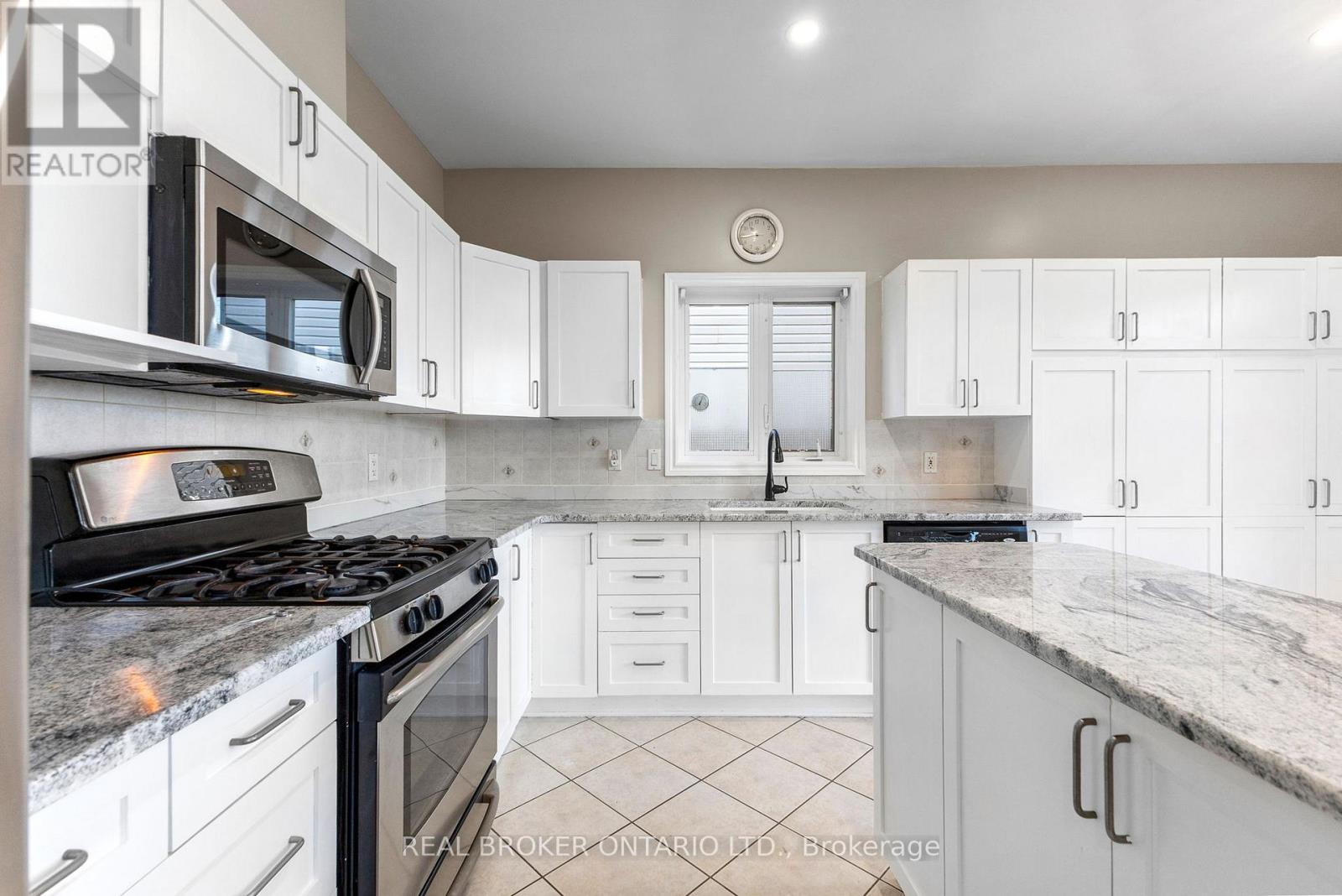 Gas range - 2014 Jasper Avenue, Ottawa, ON - Indoor Photo Showing Kitchen