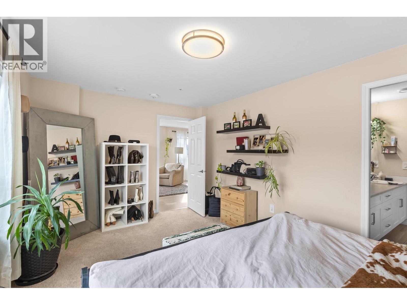 Primary bedroom - 3362 Skaha Lake Road Unit# 307, Penticton, BC - Indoor Photo Showing Bedroom