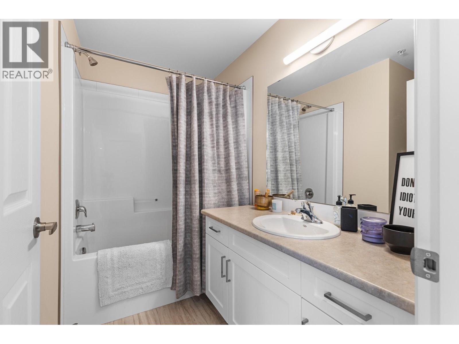 Second bathroom - 3362 Skaha Lake Road Unit# 307, Penticton, BC - Indoor Photo Showing Bathroom