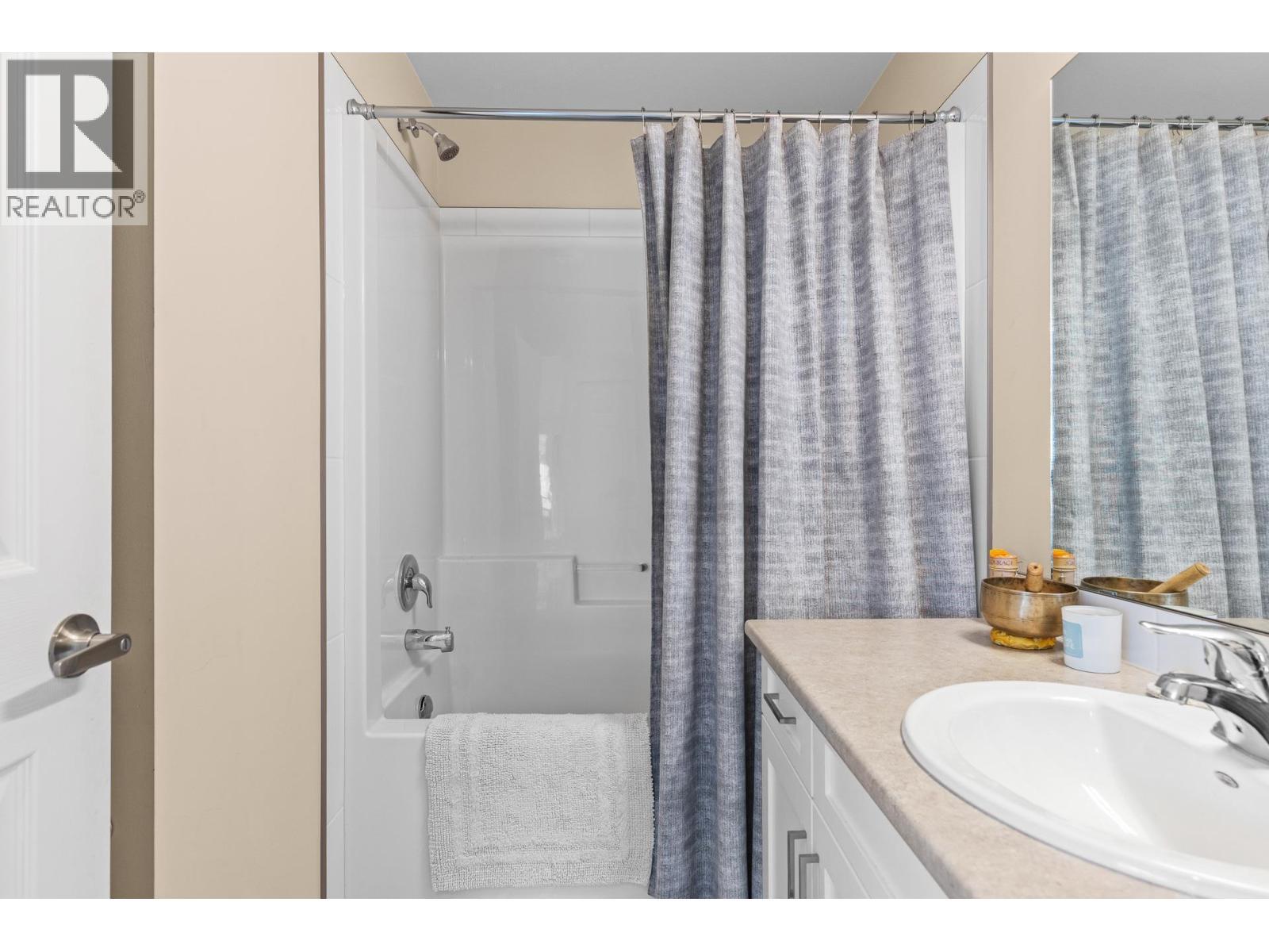 Second bathroom - 3362 Skaha Lake Road Unit# 307, Penticton, BC - Indoor Photo Showing Bathroom