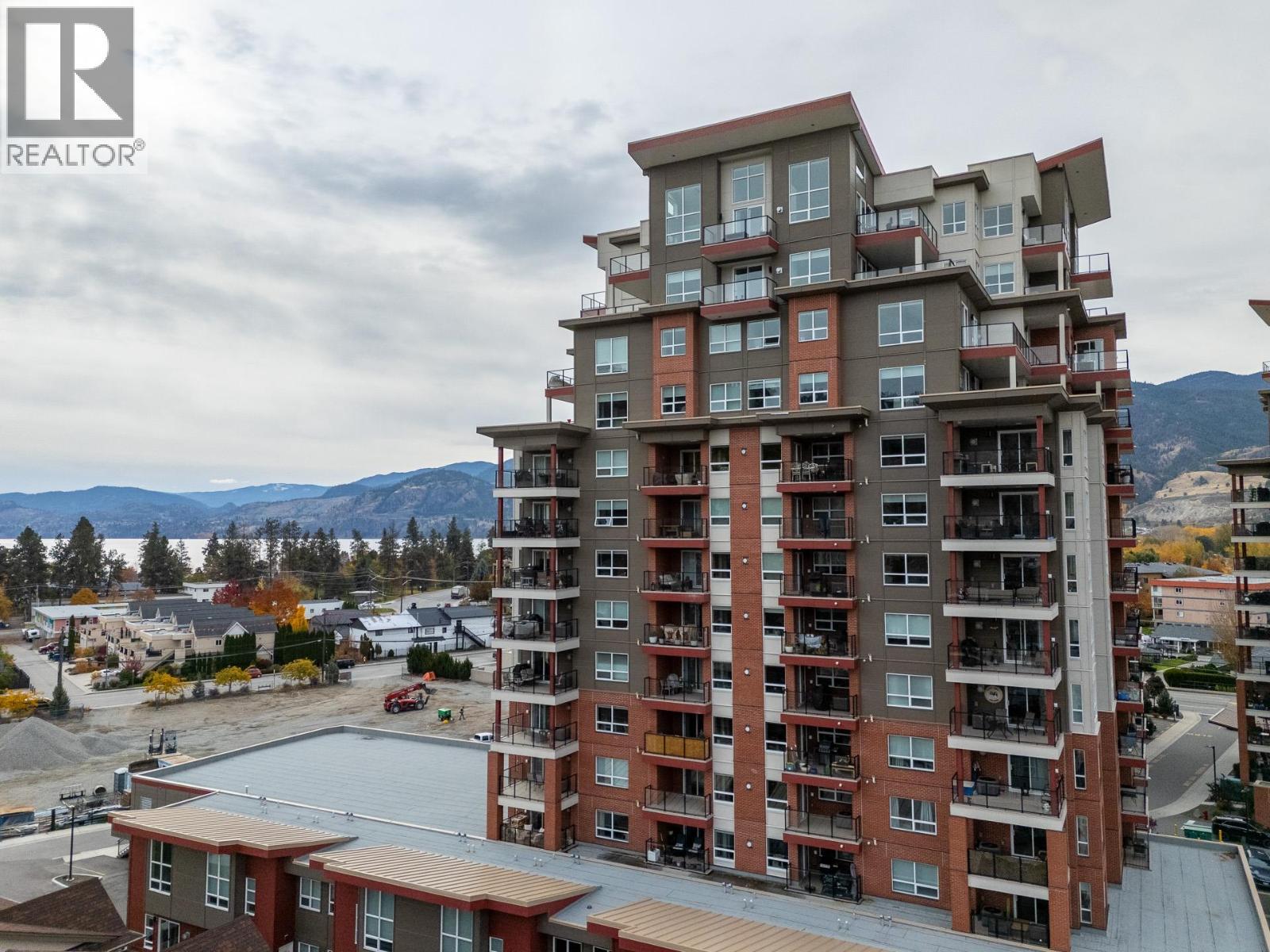 3362 Skaha Lake Road Unit# 307, Penticton, BC - Outdoor With Facade