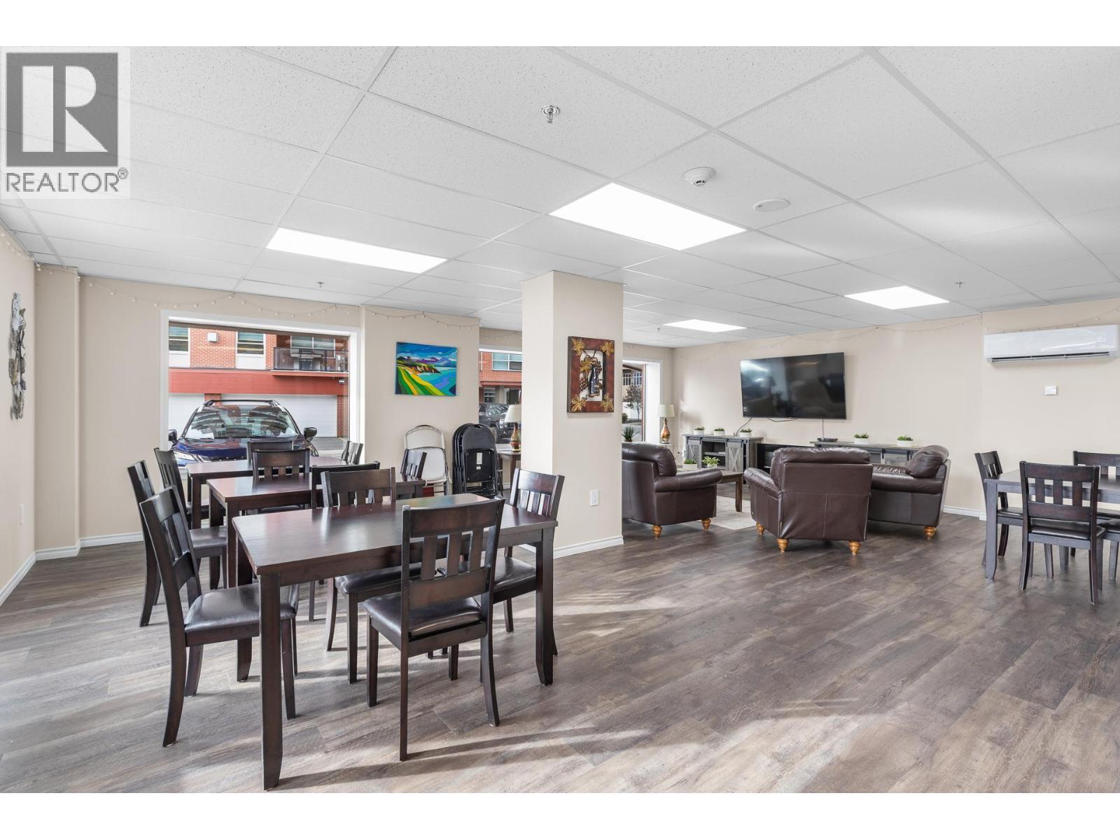 3362 Skaha Lake Road Unit# 307, Penticton, BC - Indoor Photo Showing Dining Room