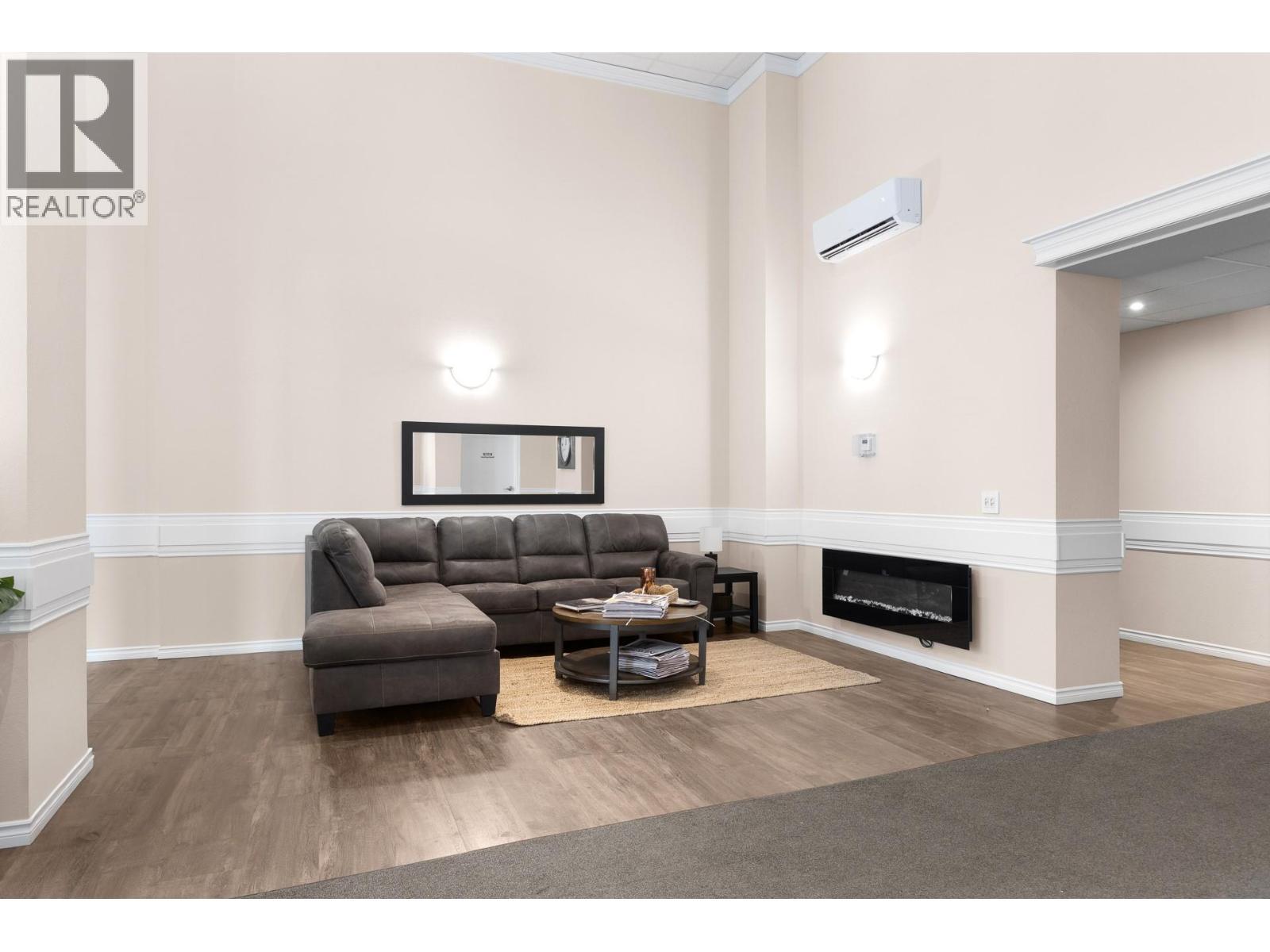 3362 Skaha Lake Road Unit# 307, Penticton, BC - Indoor With Fireplace