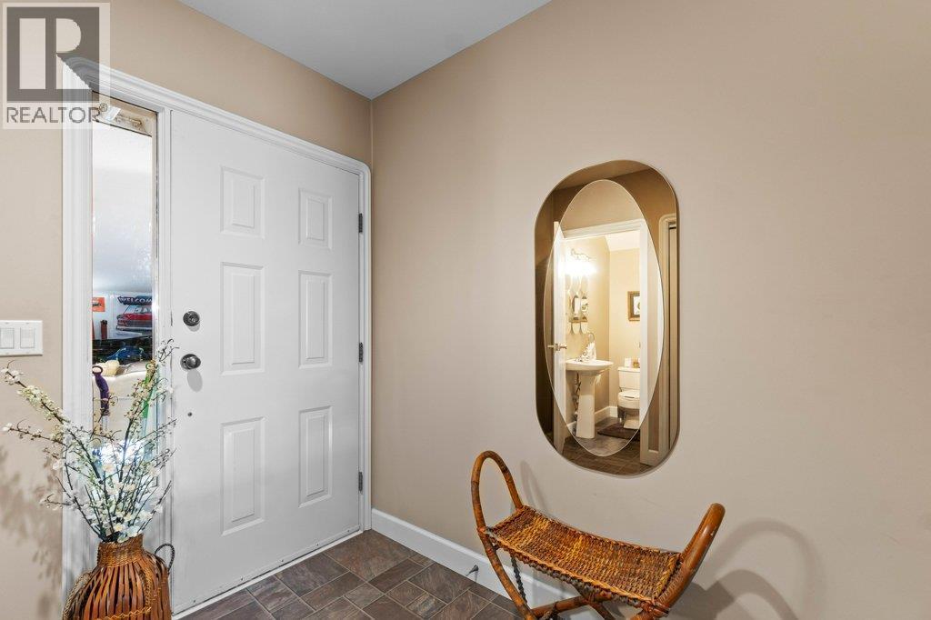 4842 Sunnybrae Canoe Point Road, Tappen, BC - Indoor Photo Showing Other Room