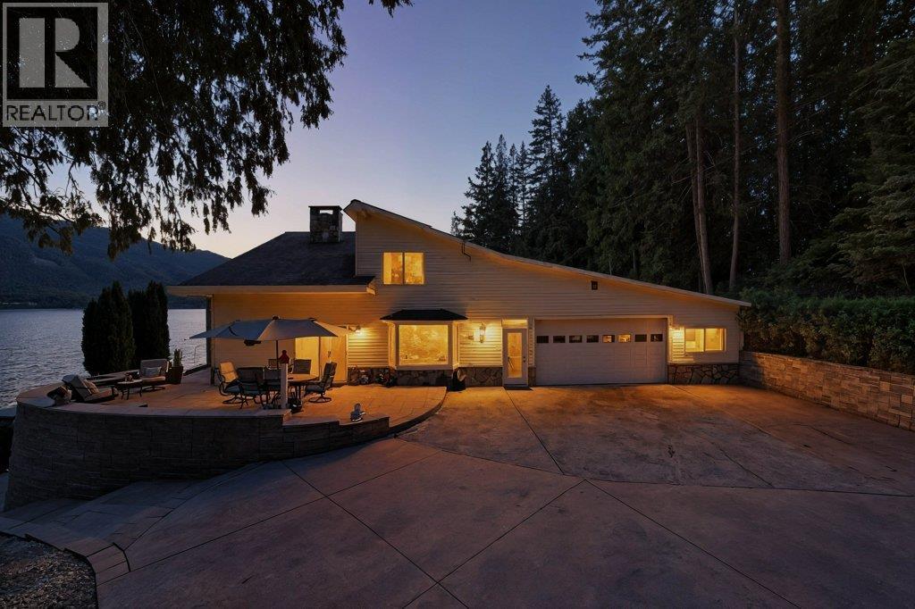 4842 Sunnybrae Canoe Point Road, Tappen, BC - Outdoor With Deck Patio Veranda