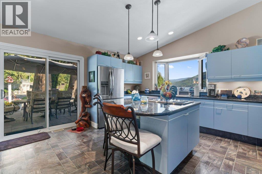 4842 Sunnybrae Canoe Point Road, Tappen, BC - Indoor Photo Showing Other Room