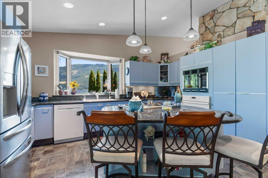 4842 Sunnybrae Canoe Point Road, Tappen, BC - Indoor