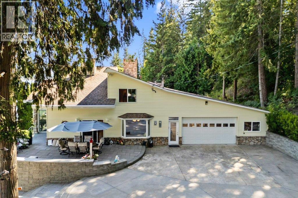 4842 Sunnybrae Canoe Point Road, Tappen, BC - Outdoor