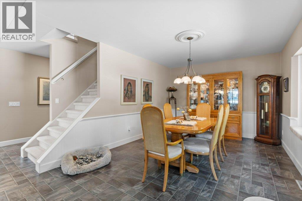4842 Sunnybrae Canoe Point Road, Tappen, BC - Indoor Photo Showing Dining Room