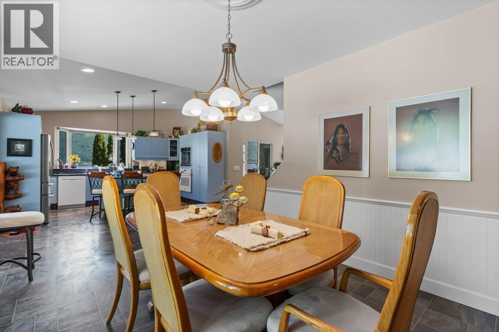 4842 Sunnybrae Canoe Point Road, Tappen, BC - Indoor Photo Showing Dining Room