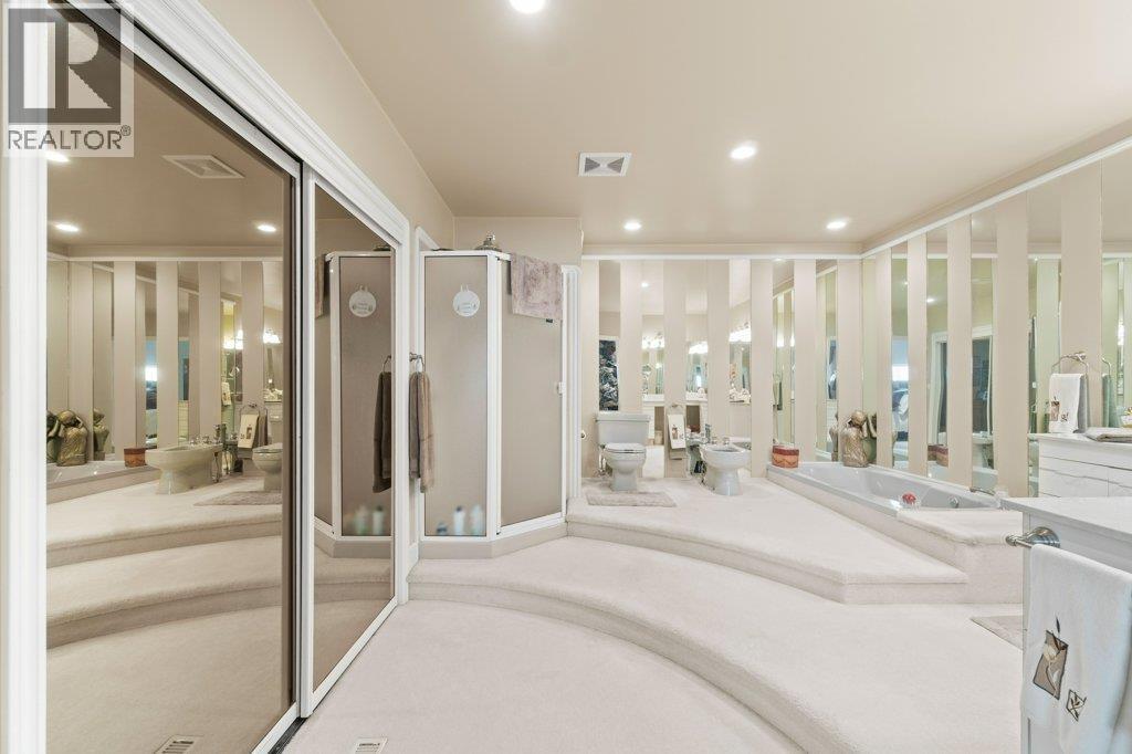 4842 Sunnybrae Canoe Point Road, Tappen, BC - Indoor Photo Showing Bathroom