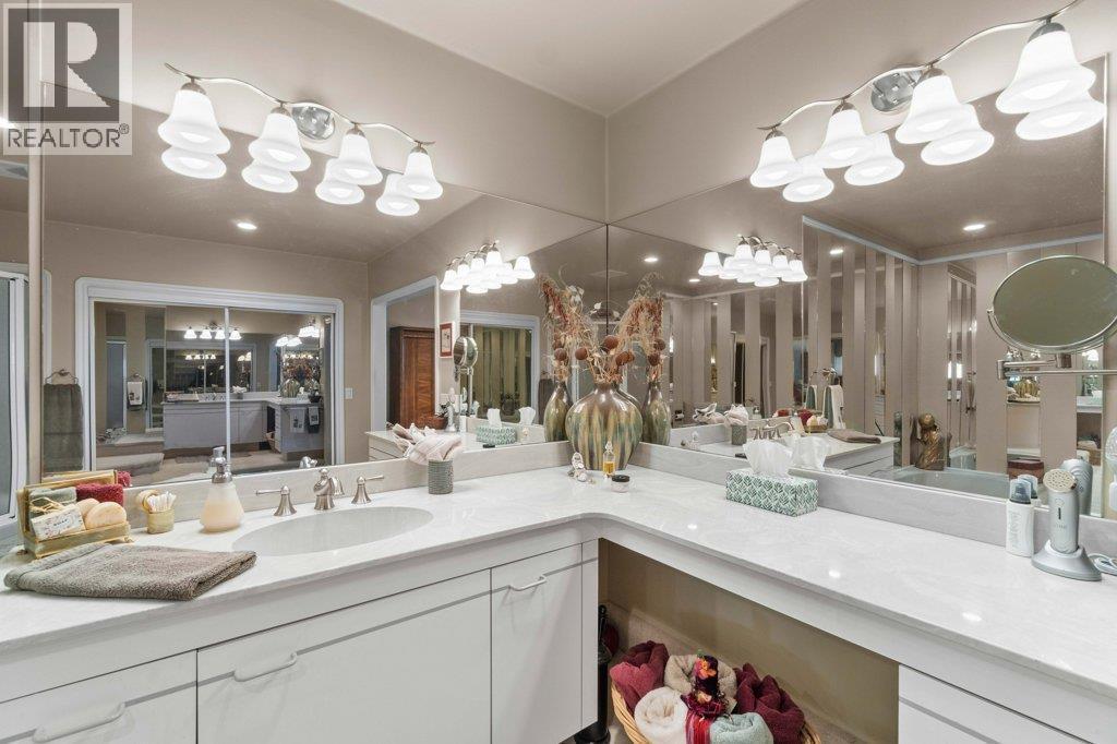 4842 Sunnybrae Canoe Point Road, Tappen, BC - Indoor Photo Showing Bathroom