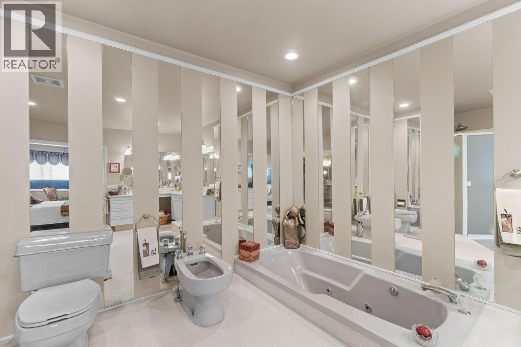 4842 Sunnybrae Canoe Point Road, Tappen, BC - Indoor Photo Showing Bathroom