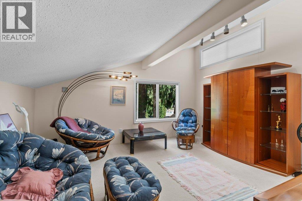4842 Sunnybrae Canoe Point Road, Tappen, BC - Indoor